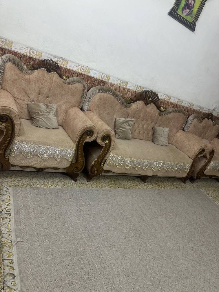 تخم 10 مقاعد ب250 وديوان 4 مترات ب150 وكنتور ب100 مكاني بغداد ام الكبر والغزلان قريب على تقاطع الكياره للاستفسارالاتصال على الرقم..*********** بغداد, العراق
