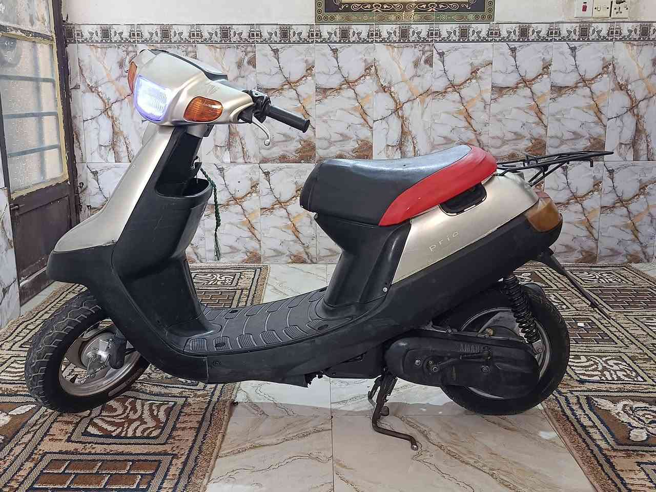 السلام عليكم دراجه بطه للبيع موديل 99كله شغاله سلف هندر كهربائياته سعر 250 مكان كربلاء حي نضال يم مستوصف الاتصال عل رقم ***********
