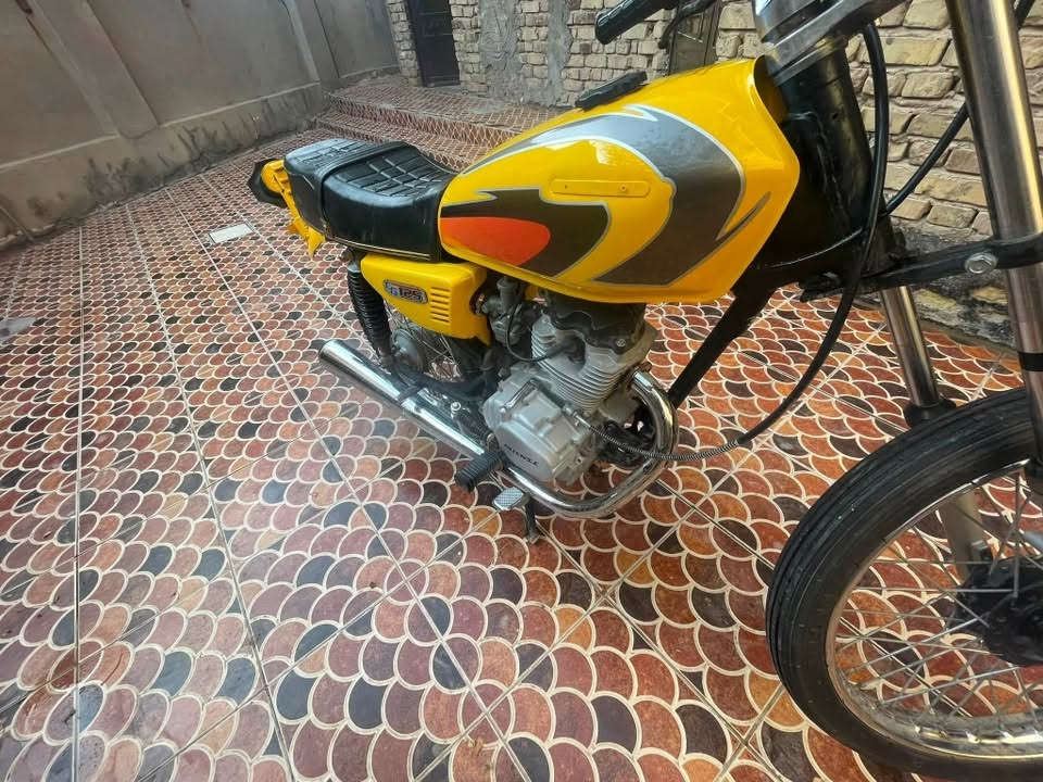 سلام عليكم دراجه نامه موديل ٢٢
اوراق سكنر دراجه مثل ما موضح بل صوره. يرادله تريتب بسيط سعره ٤٥٠ وبيه مجال العنوان حله ابو خستاوي شارع الغسل رقمي ***********
