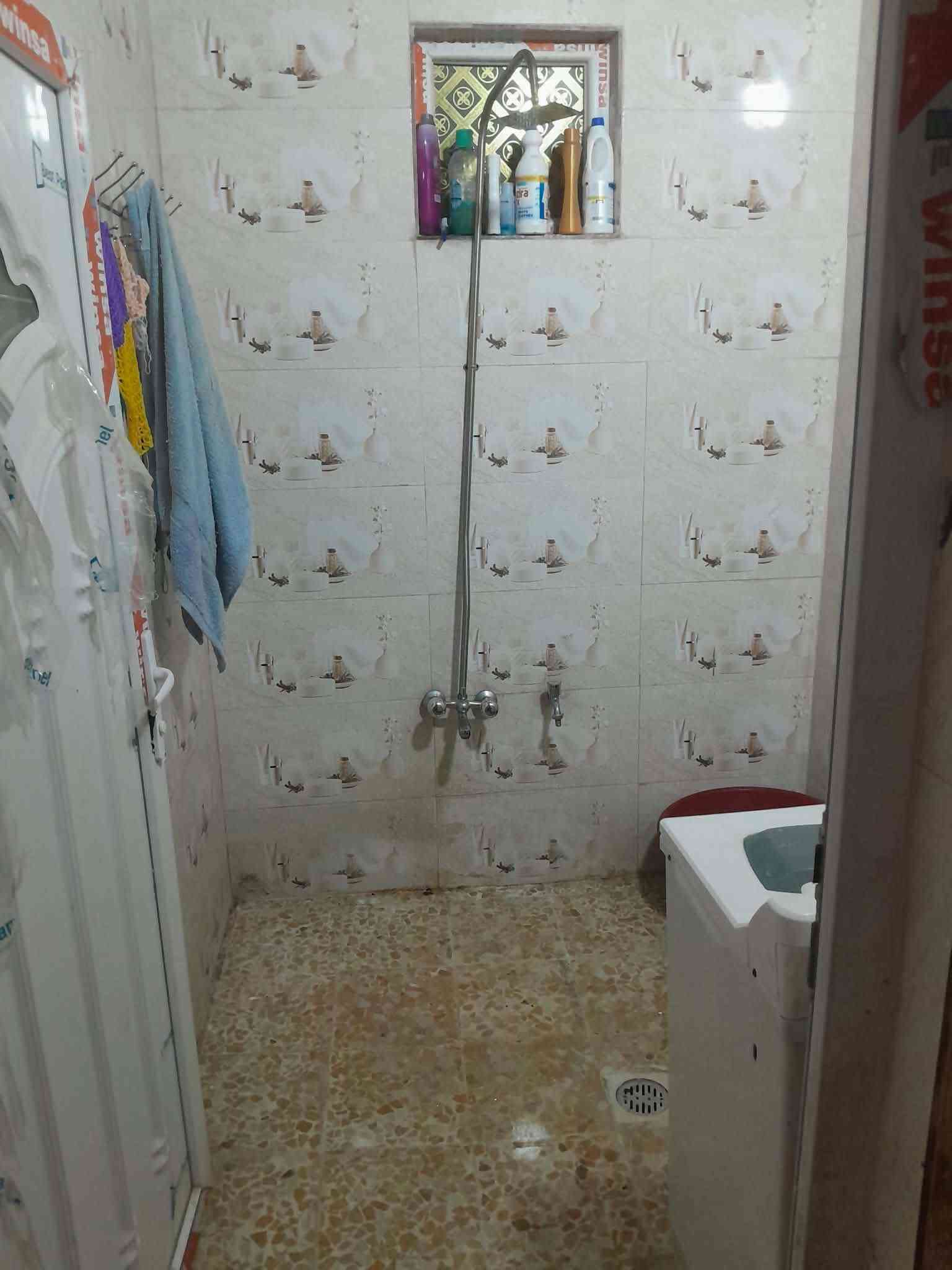 عندي بيت اللبيع حي الهرمات مساحة ١٠٠متر بناء حديث ملك صرف طابو السعر ٥٨مليون وبي مجال قليل هرمات الخامسة يم سايدين ربيعه يم المول تي مارت
الرقم خاص
