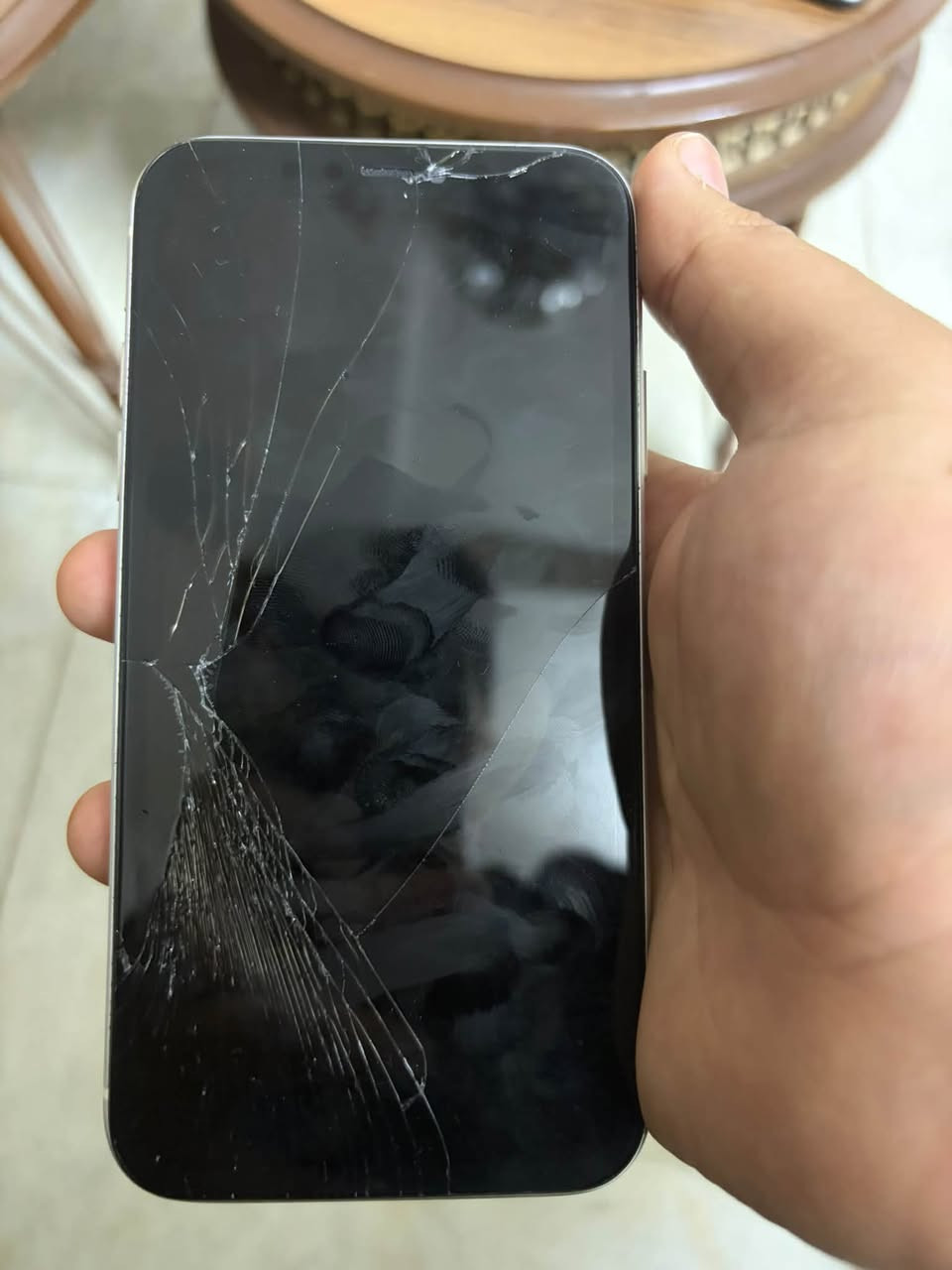 ايفون 11عادي لون ابيض ذاكره 256 الجهاز طافي ساكته الشاشه الجهاز جنت مسويله تخطي حدثه ورجع قفل رادله تخطي من جديد ب15 الف الشاشه مالته وكع مني ونكسرت وكامت متشتغل الجهاز كامل مكمل بطاريه 82 السعر 50 الف وبي مجال بسيط بسيط مكاني بغداد الغزاليه الرقم *********** الجهاز رادله بس شاشه والجهاز قافل يعني رادله تخطي

