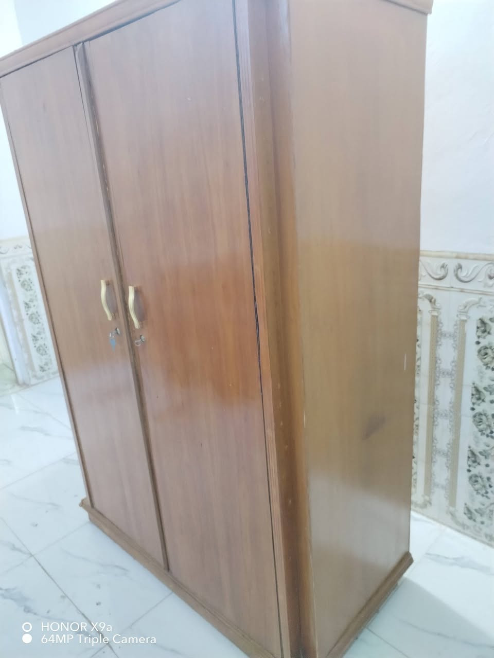 للبيع ميز بابين شغل عراقي درجا أولى خشب قوي نضيف مابي اي ضرر السعر ب 130 مكان سماوة حي الإعلام والاتصال على الرقم ***********

نص مكتوب في الصور:
- HONOR X9a
- 64MP Triple Camera