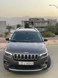 جیپ جیرۆکی مۆدیل 2019 مواسەفات بەس سڵاید نیە ڕادارە عاسەی پشتەوەیە تەع...