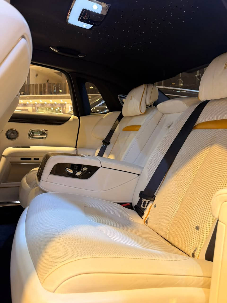🔥 مو مجرد سيارة… هاي هيبة تمشي على أربع عجلات. 🔥
👑 Rolls-Royce Ghost 2023
أبيض × أسود… حضور يخطف النظر من أول لحظة.
✨ فخامة استثنائية
⚡ أداء V12
🖤 تفاصيل فاخرة تليق بالذوق الرفيع
🚘 سيارة للي ما يرضى إلا بالتميّز
إذا تدور سيارة تخلي وصولك ينحفظ بالذاكرة…
يمكن هاي هي اللي تدور عليها.
📞 للاستفسار والحجز:
***********
