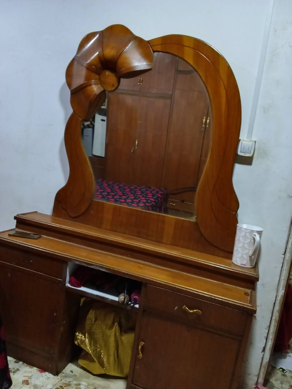 غرفه نوم طابقين عراقي تسگام قوي مكاني كربلاء حي الميلاد السعر 400 للاتصال وبيه واتساب ***********
