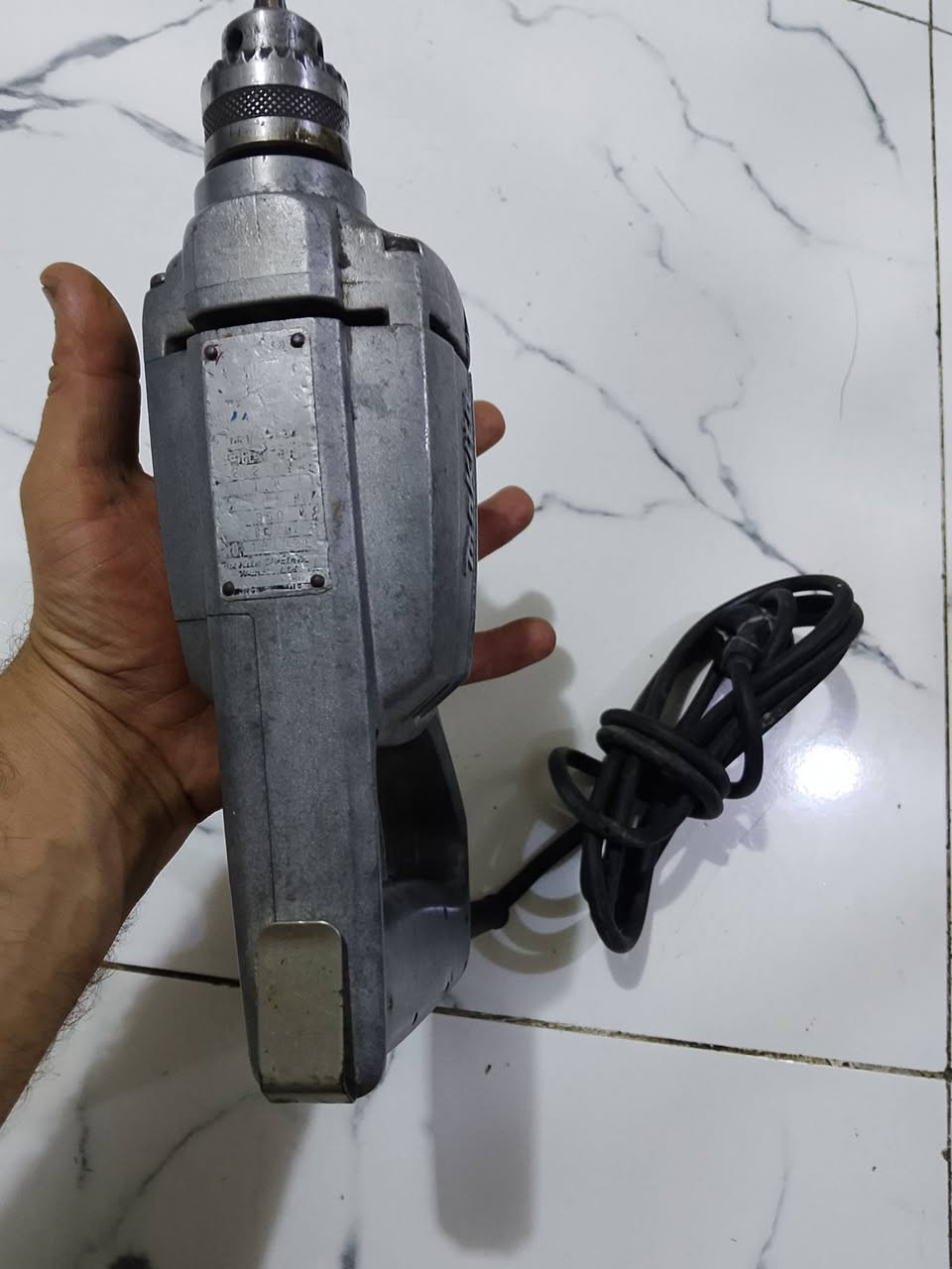 ماكتا ياباني اصلي مال مؤسسه مال ثمانينات 
العمر 47 سنه وبعده بفحمه الشركة بلادي 
السعر 50 ألف 
يوجد توصيل لكفافه محافظات العراق وبغداد 5 آلاف 
*********** يوجد واتساب
