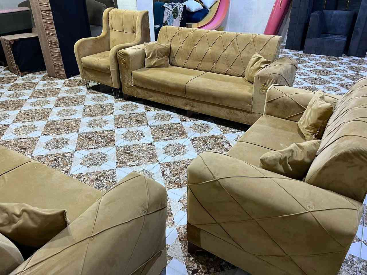 فرؤشتني خيرا
ئةم تاقم قةنةفة ١٠نةفةريية
بؤفرؤشتن بازاريية سةعريشي 
١٢٥هةزار كئ زووهات پيرؤزيبيت 
ژم***********
شوين كةلار
