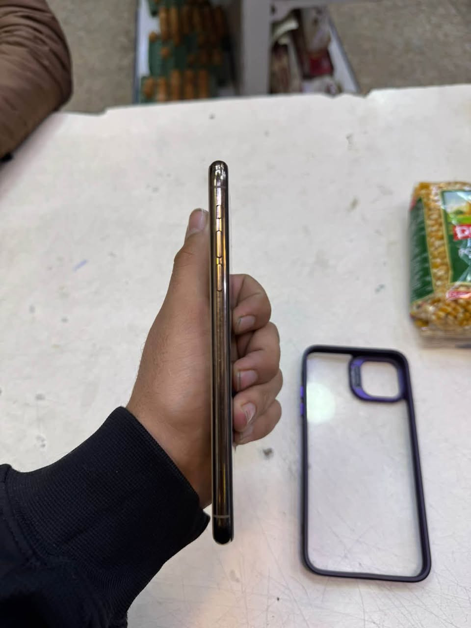 11 برو ماكس ذاكره 64 الجهاز وتر مبدل بس ضهر ليزر بطاريه 72 بلاديه كلشي شغال بي نت وسيمكارت وفيس ايدي شغال المكان بغداد رقمي ***********
