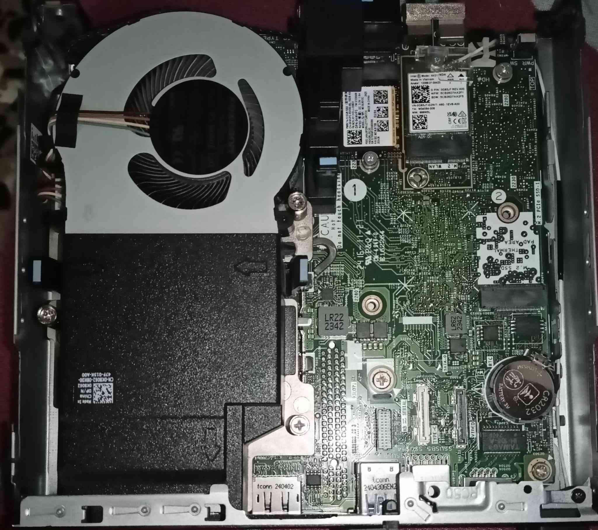 السلام عليكم 
مني كيس DELL كوراي 7i مستخدم قليل جدا نضافة 100% مواصفاتة هارد 500 ssd رام 16 DDR  بلوتوث واي فاي مخارج شاشة عدد 3 منفذ تب سي ومخارج USP C وهواية مواصفات وياهة كيبل شاشة وشاحنة فقط السعر 150 قفل مكاني الحسينية مال الراشدية  لايوجد توصيل ***********

نص مكتوب في الصور:
- بحث
- شوف المنتجات
- ديل
- جهاز كمبيوتر صغير Opti 7020 MFF بمعالج Core i7 14700T/ذاكرة وصول عشوائي 16 جيجابايت DDR5/...
- 3.6 | تقييمات العلامة التجارية
- DELL OPTIPLEX 700
- مشاهدة
- DELL OptiPlex 7000
- Micro - Unboxing &...
- %٩٣ 3:21 System اليوم ٣:٠٩ م ion about your computer poration. All rights reserved. Intel(R) Core(TM) i7-14700 2.11 GHz (2 process 16.0 GB (15.7 GB usable) 64-bit Operating System, x64-based processor No Pen or Touch Input is available for this Displa , and workgroup settings DESKTOP-1BT8ROH DESKTOP-1BT8ROH WORKGROUP net to activate Windows. Read the Microsoft Software L 811-95460-AAOEM المزيد حذف تحرير المفضلة مشاركة
- Input
- formation about the DirectX components and drivers installed on your sys
- ousing the problem, click the appropriate tab above. Otherwise, you can c
- .
- Current Date/Time: Tuesday, September 22, 2026, 3:14:28 PM
- Computer Name: DESKTOP-1BT8ROH
- Operating System: Windows 10 Pro 64-bit (10.0, Build 16299)
- Language: English (Regional Setting: English)
- System Manufacturer: Dell Inc.
- System Model: OptiPlex Micro Plus 7020
- BIOS: 1.23.1
- Processor: Intel(R) Core(TM) i7-14700 (28 CPUs), ~2.1GH
- Memory: 16384MB RAM
- Page file: 1927MB used, 17087MB available
- DirectX Version: DirectX 12
- | signatures
- DxDiag 10.00.16299.0015 64-bit Unicode Cop
- Next Page
- Save All I