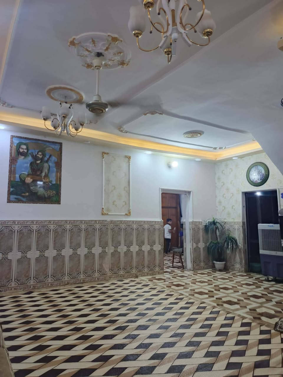 بيت للبيع مع الاثاث طابقين بمساحة 100 متر واجهه 10 نزال 10 سند 25 اقرار محكمه يحتوي على غرفتين وصاله واستقبال ومطبخ وصحيات خدمات كامله العنوان كربلاء منطقة الجاير قرب صيدلية صافي صفا السعر 110 مليون قابل للتفاوض للأستفسار اتصال *********** / ***********
