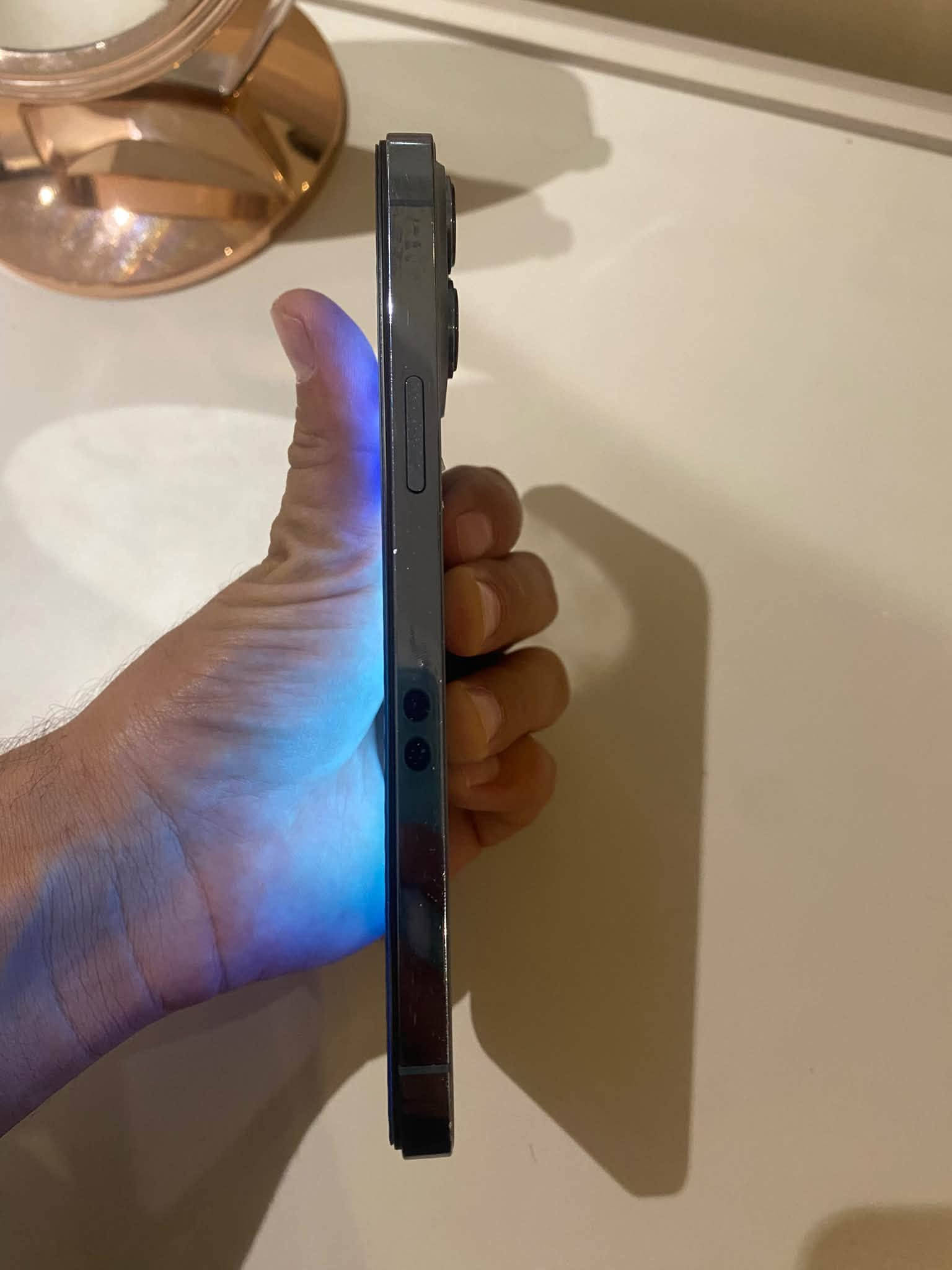 ايفون 13 pro max ذاكرة ٢٦٥ 
الجهاز اليوم بدلتله شاشه وبطاريه وضهر لان وكع ونكسرت الشاشه 
بطارية جديدة ١٠٠
ويا حافظه شكل ايفون ١٧ جديدة
السعر ٤٧٥ وبي مجاال 
مكاني بغداد حي الاعلام وماعندي توصيل

نص مكتوب في الصور:
- ٧:٢٢
- القطع والخدمة
- تجمع Apple سجل تاريخ القطع والخدمة، وهذا السجل يعرض معلومات عن هذا الـ iPhone وحالته وتفاصيل إصلاحه. معرفة المزيد...
- يتوفر تكوين
- البطارية
- تم اكتشاف بطارية جديدة. يرجى إعادة التشغيل لتكوين البطارية الجديدة لهذا الـ iPhone. معرفة المزيد...
- إعادة التشغيل والانتهاء من الإصلاح
- سجل تاريخ الخدمة
- الكاميرا
- غير معروف
- الشاشة
- ٧:٢١ حول الاسم iPhone إصدار iOS 26.3.1 (a) اسم الطراز iPhone 13 Pro Max رقم الطراز MLHC3ZA/A الرقم التسلسلي PMV9NY05D4 سجل تاريخ القطع والخدمة الأغاني الفيديوهات الصور السعة ٢٥٦ غ.ب. متوفرة ٢٣٧,٦٦ غ.ب. عنوان Wi-Fi DC:53:92:51:84:CE Bluetooth DC:53:92:3C:12:62
- ٧:٢١ حالة البطارية والشحن رسالة مهمة حول البطارية غير قادر على التحقق من أن هذا الـ iPhone يحتوي على بطارية أصلية من Apple. قد لا تكون التفاصيل الواردة من هذه البطارية دقيقة. لمعرفة المزيد الحد الأقصى للقدرة ١٠٠٪ هذا قياس لقدرة البطارية مقارنة بقدرتها عندما كانت جديدة. قد تتسبب القدرة المنخفضة بتقليل ساعات الاستخدام بين عملية الشحن والأخرى. أقصى قدرة للأداء الـ iPhone غير قادر على تحديد عمر البطارية. شحن البطارية المحسن للحد من استنزاف عمر البطارية، يتعلم الـ iPhone من عادات الشحن اليومية، بحيث ينتظر ولا يتجاوز ٨٠٪ حتى يحين موعد حاجتك إلى استخدامه. شحن البطارية المحسن متوقف حتى ٦:٠٠ ص.