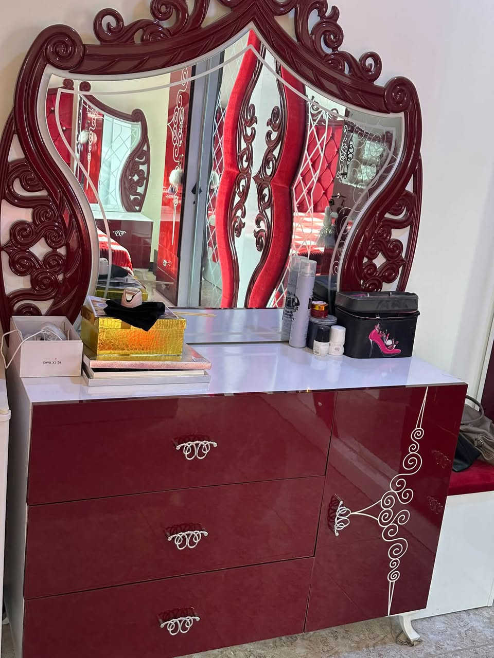 غرفه اخشاب • ١٠ قطع • مستعملة خفيفة