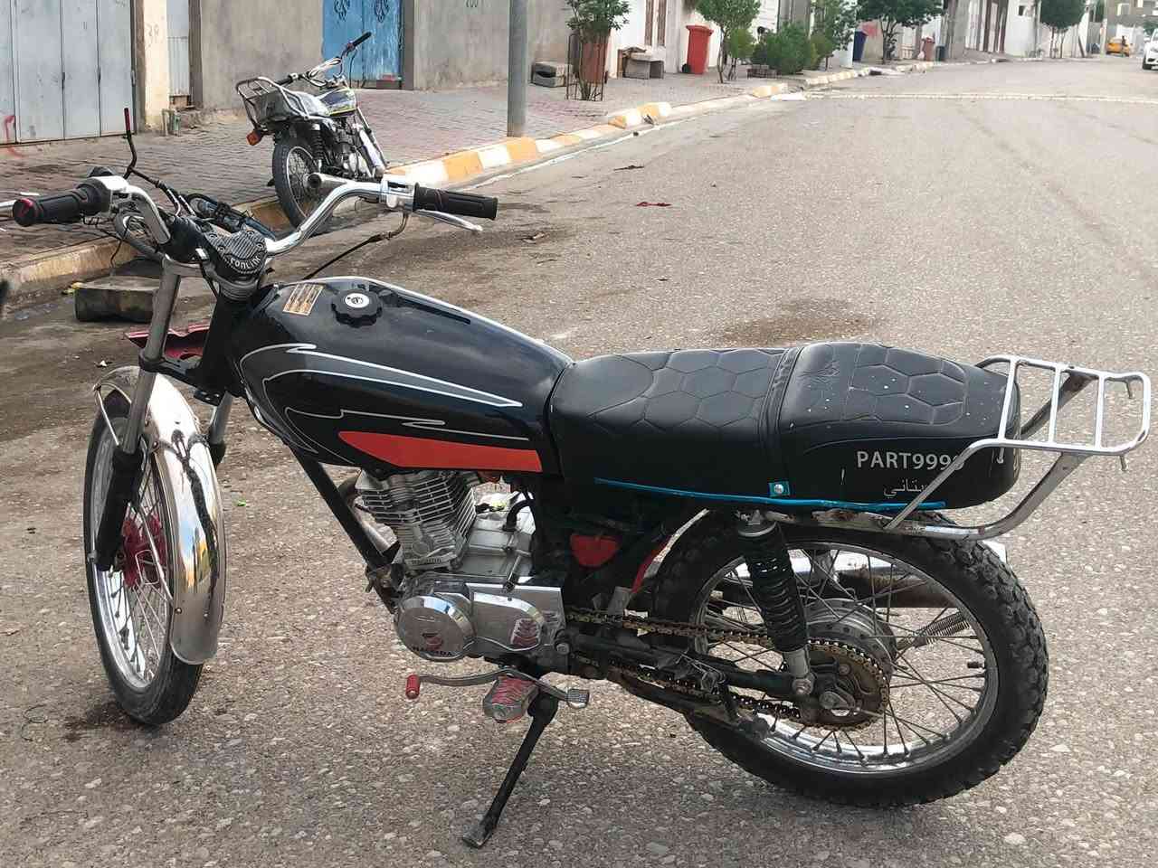 ماطور هوندا  HONDA للبیع🦅
مودیل 2026مکفول من کلشي
محرك بشرط بس بي صوت کم شفت شویة
تایرات جدید جوبات جدید ویلات جدید دبلات شغال
صالنصە ابو صوت ماطور نضیفە مابیە عیب
السعر 400وبیە مجال للشراي شراي تعال خاص اواتصال علی رقم موبایل ***********
