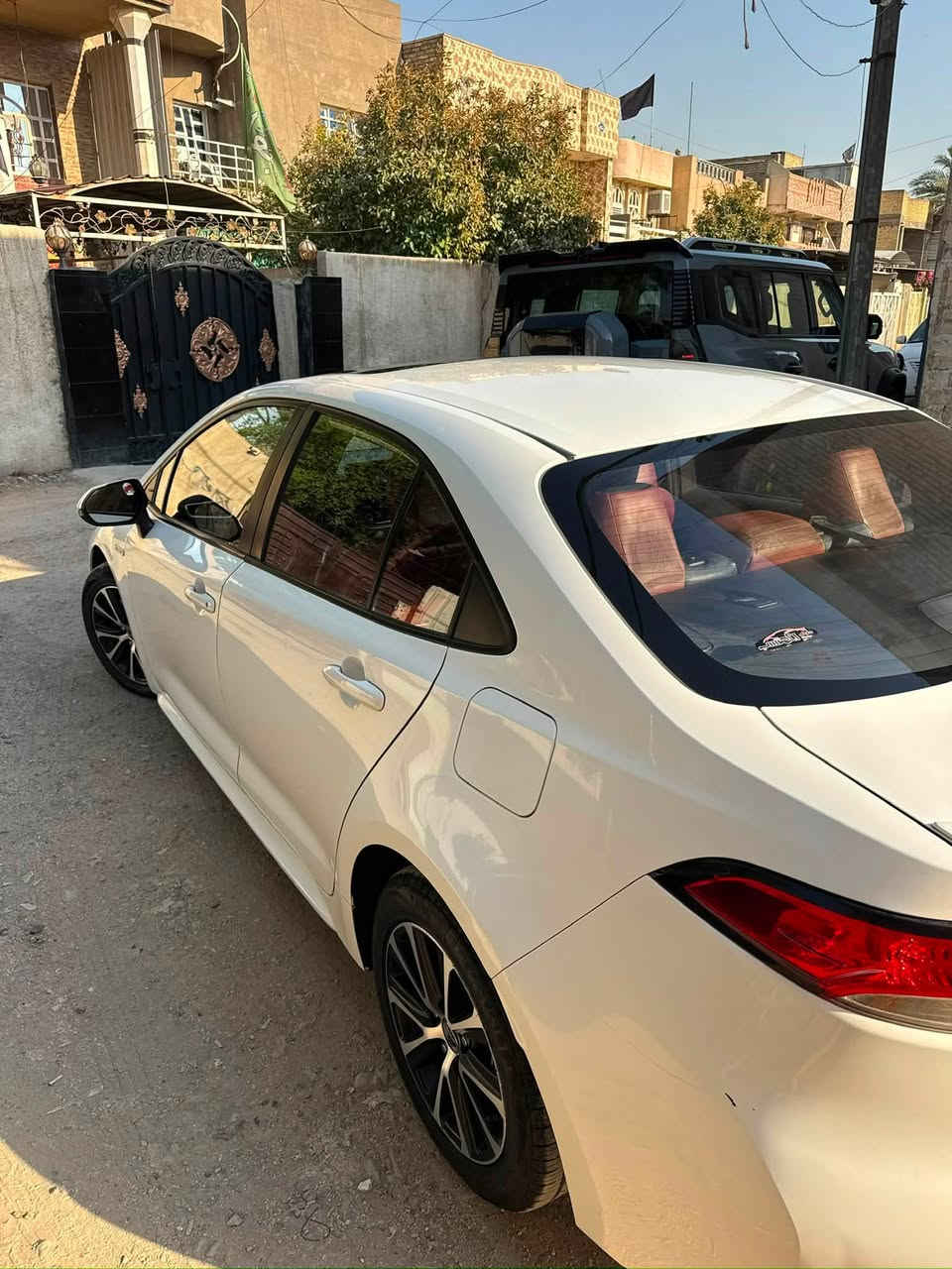 سلام عليكم كورلا هايبرد موديل 24 
ماشية 85 
مكفولة من الضربة والصبغ 
فقط تكحيلات بسيطة 
داخل احمر جلد 
سعرها150$ 
مكاني المنصور 
***********
