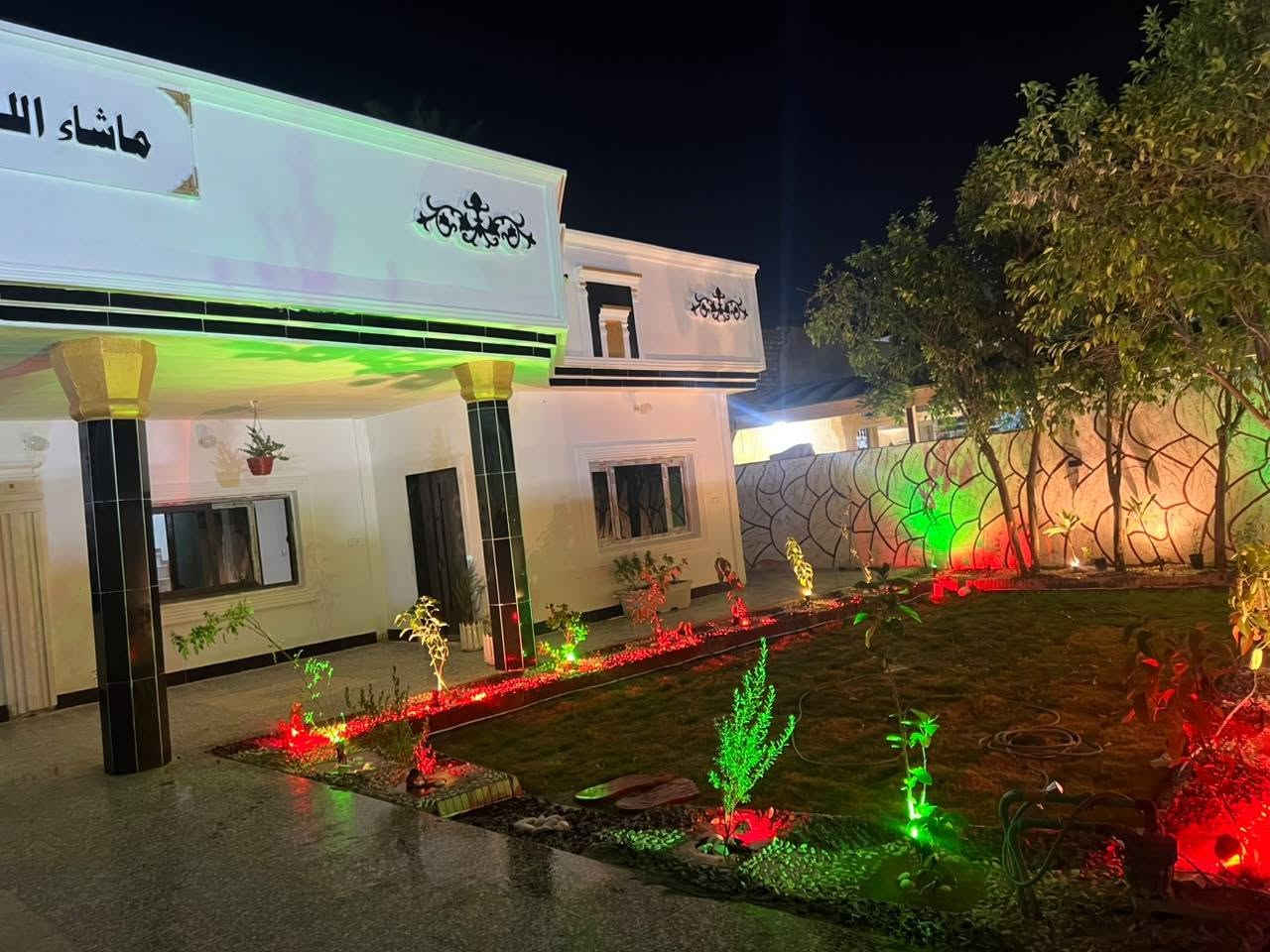 سلام عليكم يوجد بيت للبيع مساحه 340 متر يحتوي على 2غرف نوم واستقبال ومطبخ وحولي وصحيات طابو زراعي سند25 العنوان بغداد الراشديه قرب جامع عبد الكريم ابو غازي الاتصال على الرقم ***********
