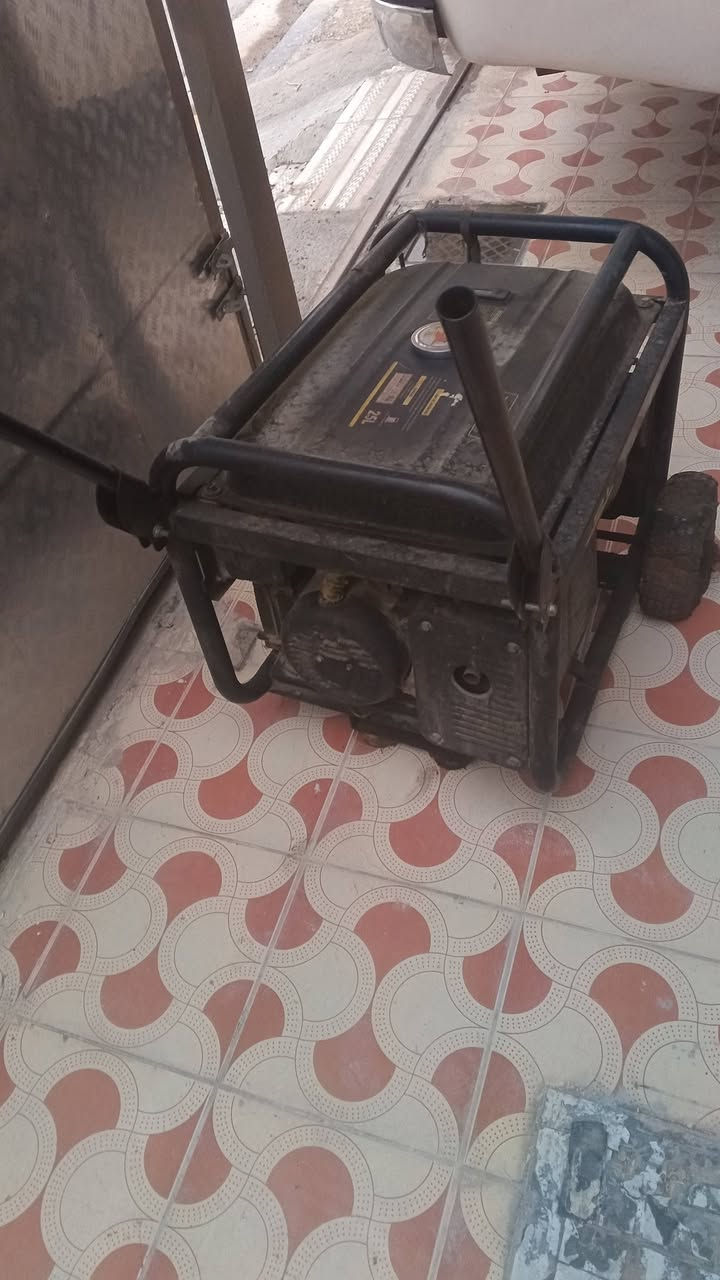 مولد • يحتاج باتري • حجم كبير