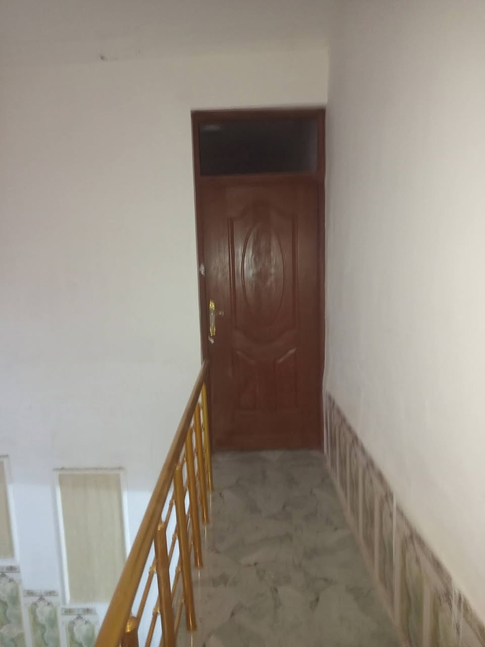 .* طابو صرف 
يباع نقد أو على المبادرة.
بيت مساحة/248م.
الموقع ناحية أبي غرق الخواص مقابل المعهد التقني . على شارع تجاري عرض الشارع 30متر. بيت طابقين أربع غرف نوم موقع فوق الممتاز. توفر كافة الخدمات مدارس أسواق قريب جداً على شارع الزوار حله كربلاء. للاستفسار الاتصال على صاحب الدار.
هاتف/ ***********
***********
