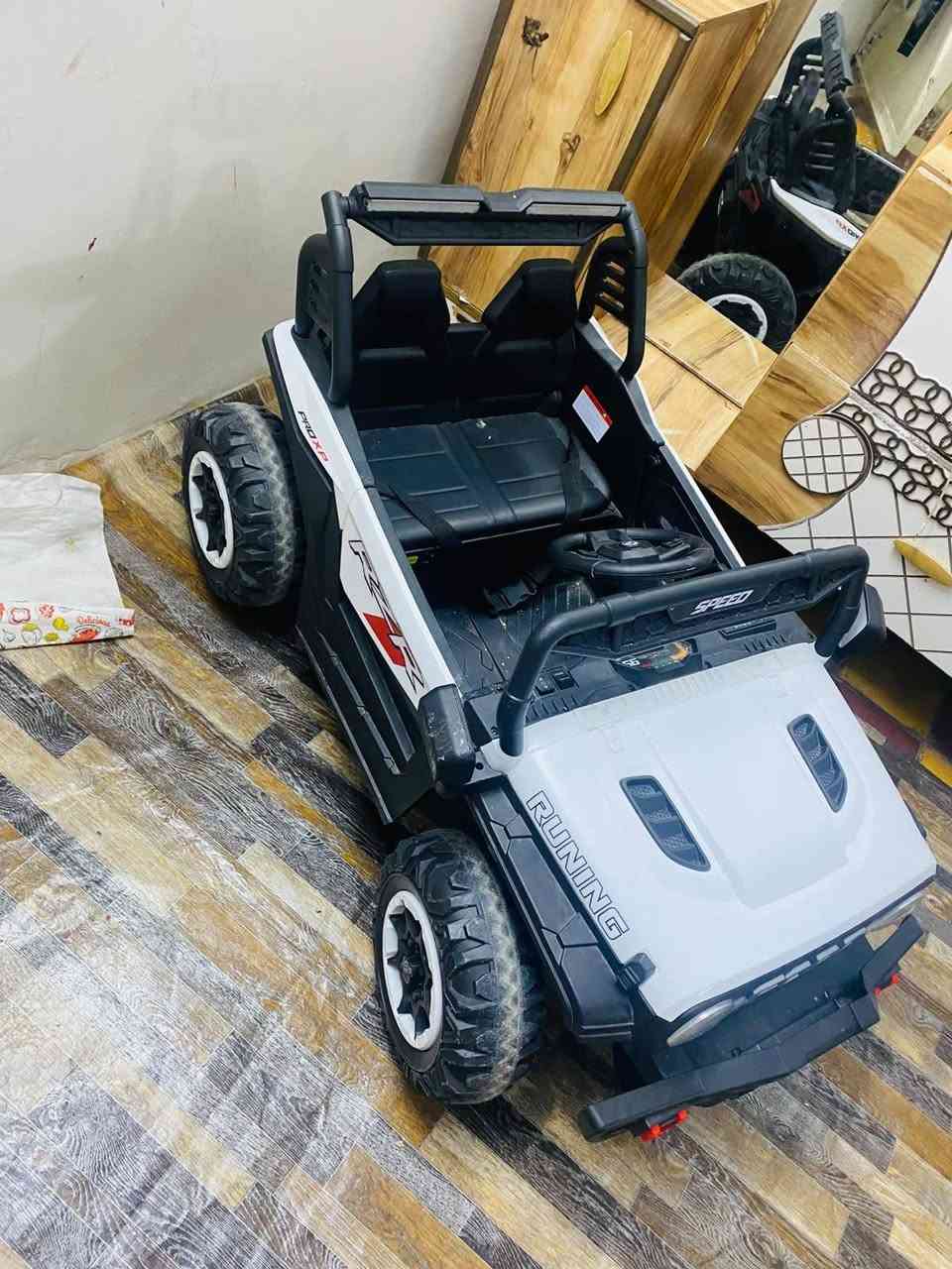 سيارة أطفال للبيع قبل 20 يوم أشتريناهه بس أبني ميعرفلهه الله شاهد شتريناها ب 150 بيهه مجال قليل مكاني زعفرانيه وهاذه رقمي ***********
