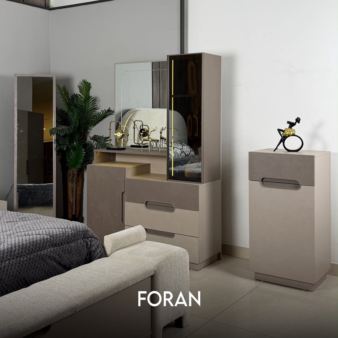 

نص مكتوب في الصور:
- FORAN