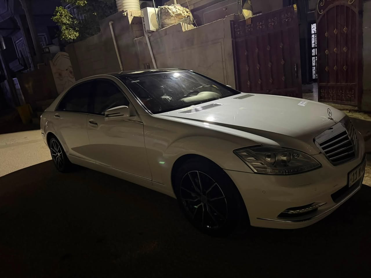 مارسدس / 550s لارج باب طويل
وارد الماني 

موديل 2010 تكمه وسنويه / فول فول مواصفات

🟩 السعر  اتصل او دز رساله وشلع عيوني 

لون أبيض

تخم تاير جديد قبل سبوع شادهن

(السياره رقم بغداد دولي هزه وبراد كله جديد قبل يومين كملتها) سياره سمي مباشر

شرط التحويل 

... مواصفات السياره ...

محرك 8 سلندر المرغوب حجم 550

بنزين
مساج شغال

كير أوتو تعليك

بانوراما 

جكات

ناضور ليلي

بصمه

أبواب شفط

جنطه شفط

ثلاجه بالجكمجه

سايد بريك بصمة تلفون ماوس

5 بردات كهرباء ستيرن كهرباء

تبريد ديوولت

 + تدفئة تبريد مقاعد

هتفونات الشركه مع الكتلوكات موجوده

داخل عسلي جديد بدون تلف

لايتات زنون داينمك

مري شفط وقلاب + أشاير

زراك لايت

مري عاكسة بچم لد بك لايت لد 

ماوس 3 وضعيات قيادة

خزن ميموري

سستم سماعات هارمن كاردون جي بي اس

حساسات امامي خلفية رادار مثبت سرعة

3 قطع تبريدانارة الداخل والدشبول متغير 

شاشة متحركة

تصعد الجام وتنزله عن طريق الريمون 
جام بولو رايز بلادي 

(وبعد بيها هواي مواصفات)

السياره كفاله من البارد والصبغ والتبديل 

صفر مسج 

وشرط كشرها مال 2024ومنزل فديو بالمشور بي كلشي واظح

والسياره كامله ولكمال لله وشرط ترايهه من زاخو للفاو ، ستوه داخله هزه يعني بدون نقص

وبالعافيه ع الياخذها .. متتقارن بالمتعوب الجنايه يعرف شنو النظيف 

مكان السياره  وكربلاء /

سعر تصل او دز رساله شلع عيوني سبب عدم ذكر السعر اكو ناس متميز الجديد من المهجوم 

***********

رقم ***********
