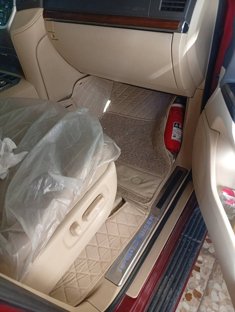 سلام عليكم.. لاندكروزر 16فطيم.باب.جاملغ.صبغ..345.قفل..اتصال...***********
