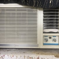 مكيف للبيع نضافه 90‎%‎ طنين بسعر 300 للاستفسار على هذا الرقم 077103345...