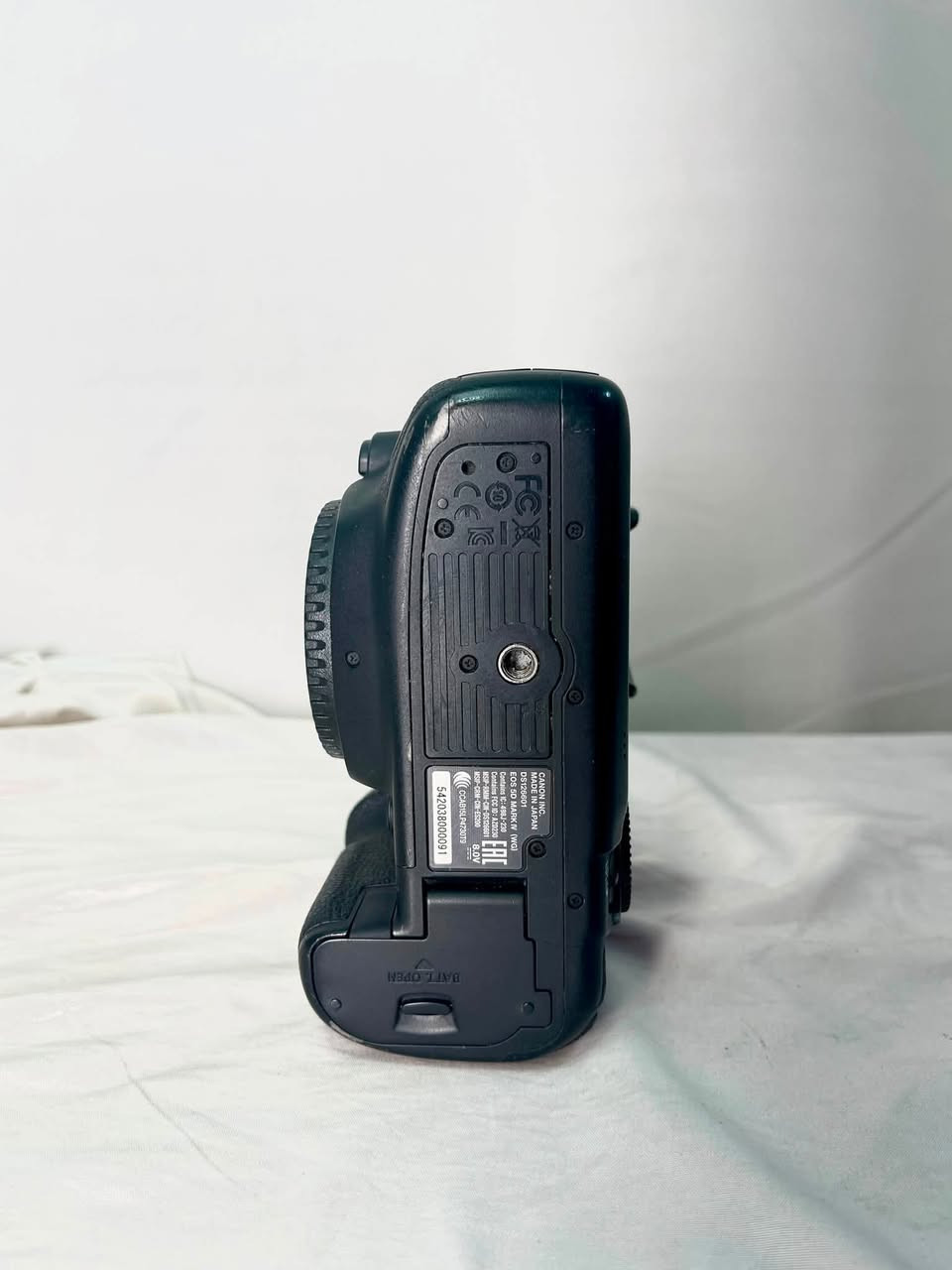 Canon 5D IV 875 $
Lens 24. 105.     Mark 2.       410$

Lens  50 m 1.4    110$

***********
