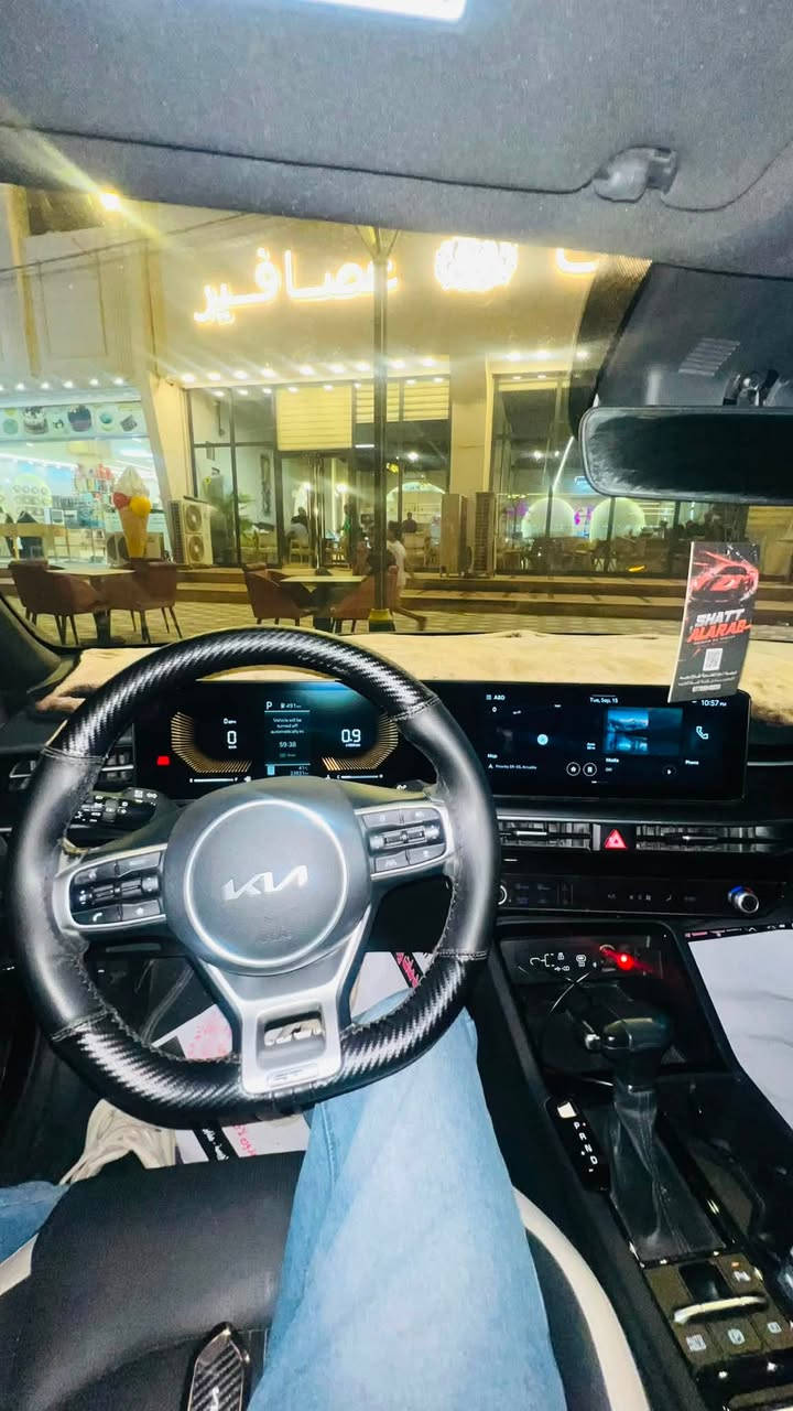 k5 gt line
وارد فول عدا الفتحة 
كراسي كهرباء جلد تدفئة 
ستيرن تدفئة
قطعتين تبريد 
سايد بريك بصمة 
بصمة تشغيل عن بعد 
شاحن لاسلكي 
اوتو هولد
8 حساسات امامي خلفي 
رادار وقيادة ذاتية ومانع تصادم
تبريد مناخ منفصل 
محرك 2500 تنفس طبيعي 
بيها بس بارد بلباب الخلفي رقم بصرة ب اسمي 
***********
مكانها البصرة
