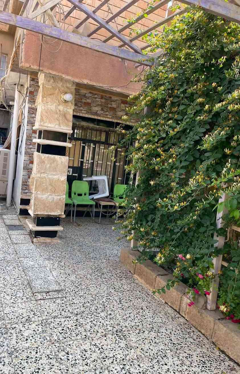 🔥 فرصة مميزة للبيع – بيت طابقين بموقع ممتاز في هيت / حي العمال 🔥
📍 مقابل كراج هيت الموحد (شارع متوسطة الشيماء) – موقع حيوي وقريب من جميع الخدمات
🏡 المساحة: 200 متر مربع
📜 طابو صرف (ملكية رسمية جاهزة للنقل)
🌳 حديقة جميلة تضيف راحة وخصوصية للعائلة
✨ الطابق الأرضي:
✔ غرفة مريحة
✔ هول واسع
✔ ديوانية مستقلة
✔ مطبخ عملي
✔ حمام
منور +مخازن عدد ٢ واحد بالطابق الأرضي والثاني بالطابق الأول 
✨ الطابق الأول:
✔ غرفتين نوم
✔ صالة عائلية
✔ حمام
✔ سطح 
السعر ١٢٥ وبي مجال
للاستفسار الاتصال على الرقم 
***********
او مراجعة مكتب اليقين العقار
@إشارة
