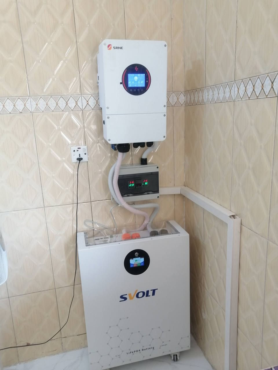 منظومة شمسية • انفرتر ٦kW • بطارية svolt ١٧.٩kW