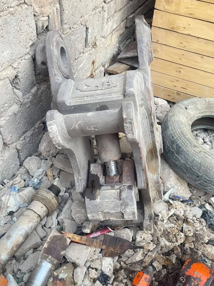 سلام عليكم اللبيع جك ثانوي حفاره نضيف مع كماشة بيم 80  مكان ديالى ***********‏
