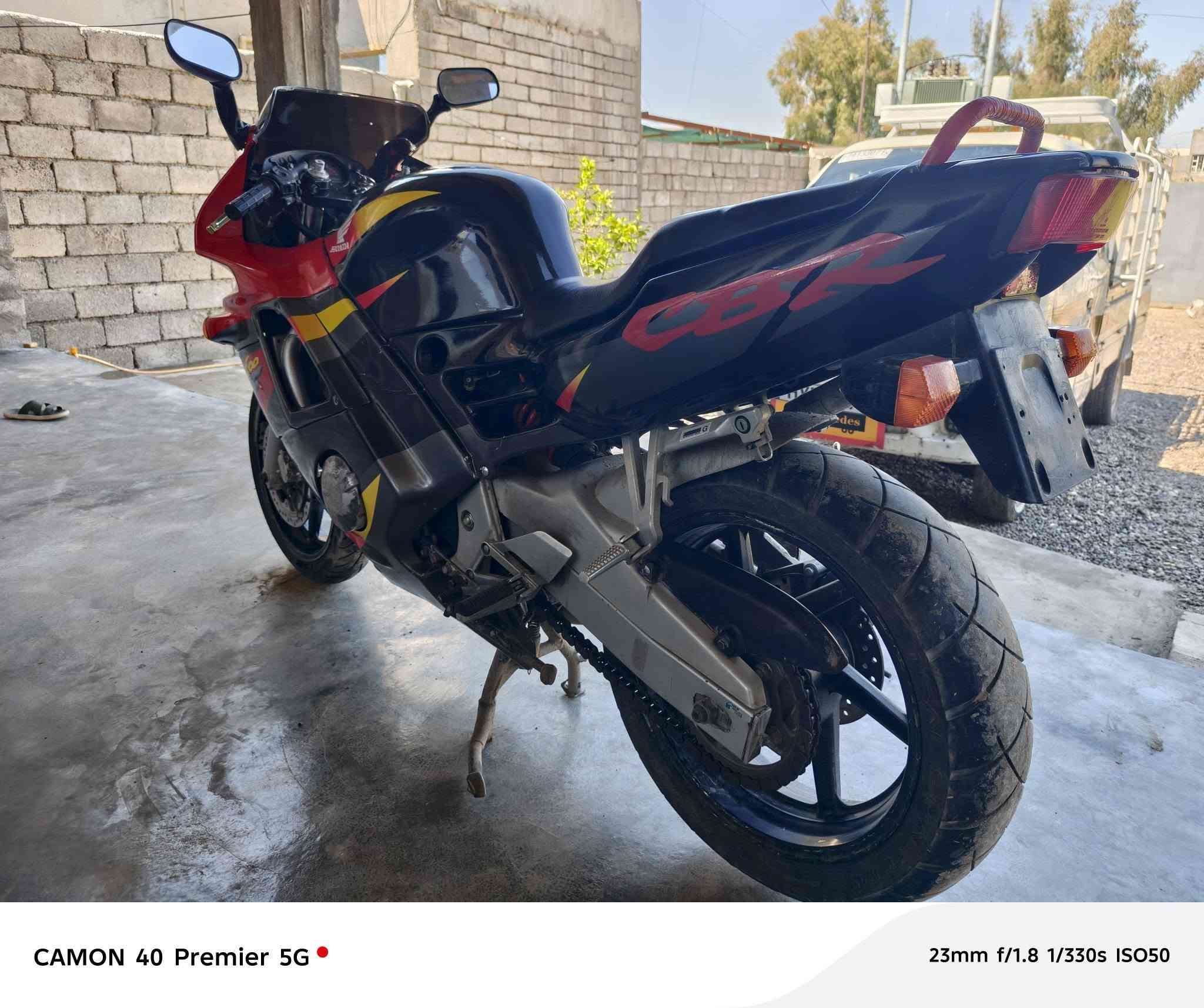 هوندا. 4 سلندر. حجم المحرك 600cc.
للبيع. گير محرك شرط دراجه نظيفه. 
للاستفسار اتصل. ‏‪***********‬‏
السعر. 12.ورقه. البيع نقد فقط. 
العنوان صلاح الدين قضاء الشرقاط.
