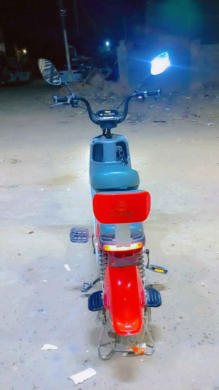 السلام عليكم دراجه شحن 🔋⚡ كامله مواصفات تمشي 46مع بايدر خفيف  مع نسختين اسويج مع شاحنه الدراجه نضيفه  
السعر 150
للستفسار ***********
