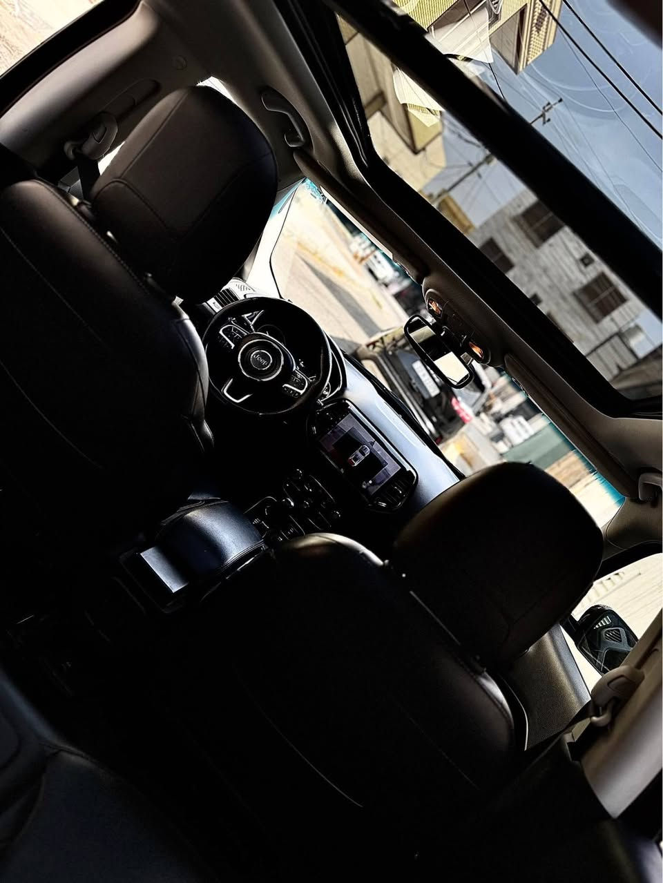 Jeep compas 2020 
فول مواصفات رادارى دةعامى
بانوراما بصمه فول فول
تةنها بونيدى صبوغه بةناو خومه هةموو شتى نوييه
تةنها ٤٥ هةزار روشتووه و يةك دةسته
شوين هةولير
*********** واتساب كورك
نرخى ١٢٥$ و مجالةكى برايانه أربيل, العراق
