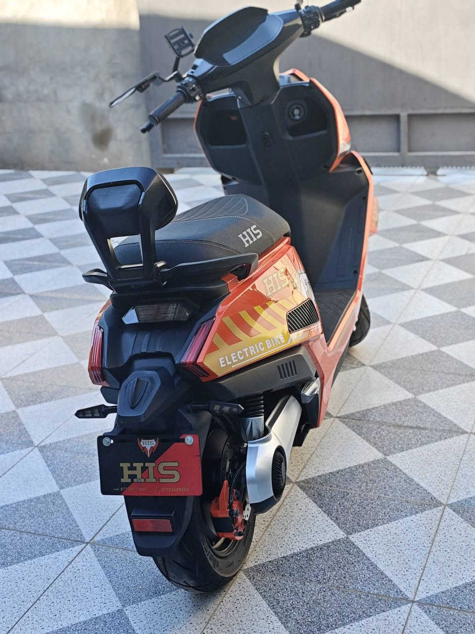 سلام عليكم من رخصت صاحب الكروب دراجه شحن F1 بطاريات 6 HlS ملف 3000 70 كيلو تمشي + دمام سرعه 90 حقيقي شلعه ومعدل المكان ديالى تقاطع القدس السعر 1250 أو مراوس ب تايكر أو نامه برو ***********
