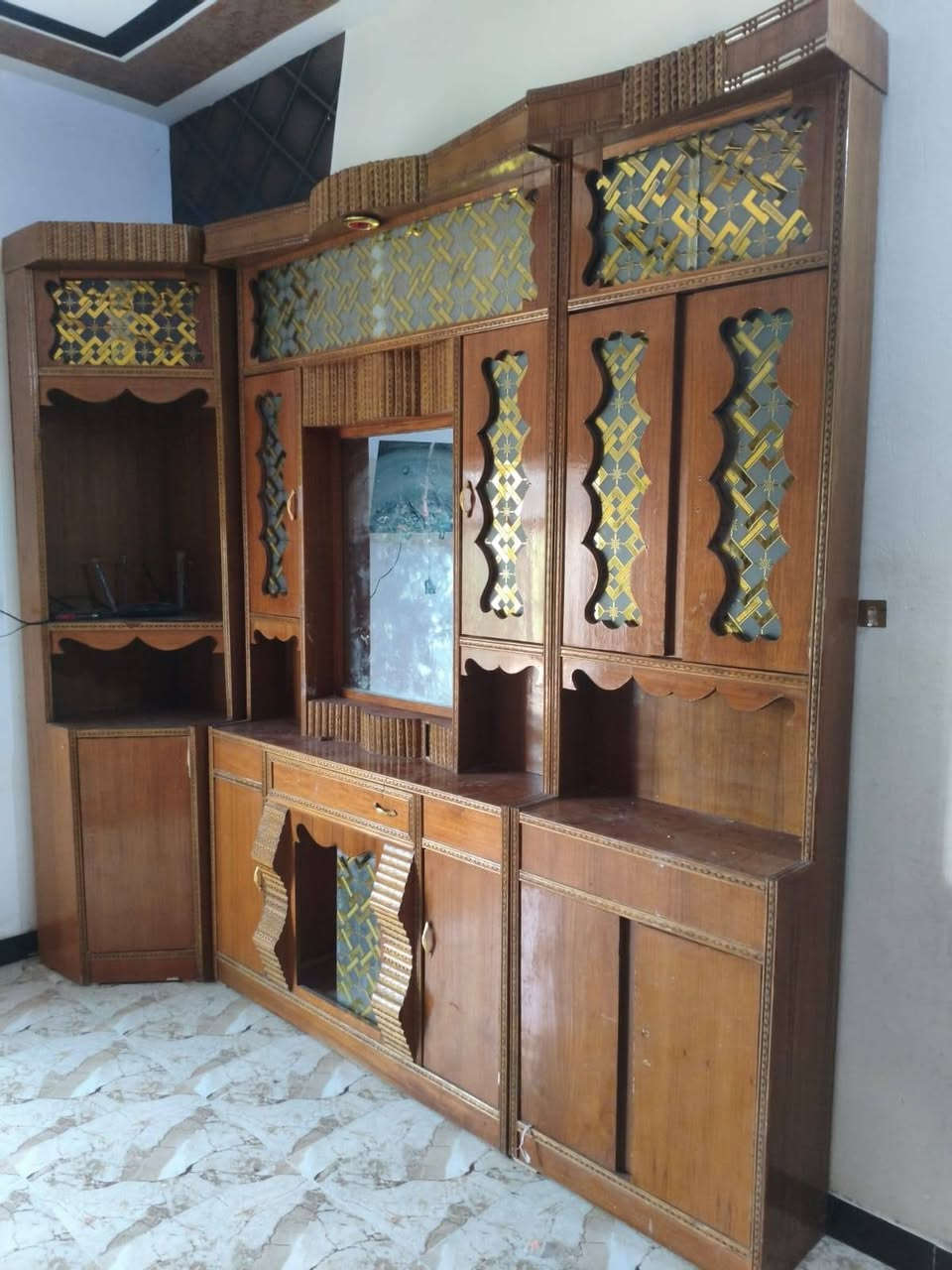 غرفه خشاب للبيع بعدهي جديده نضيفه حيل
للستفسار ***********
