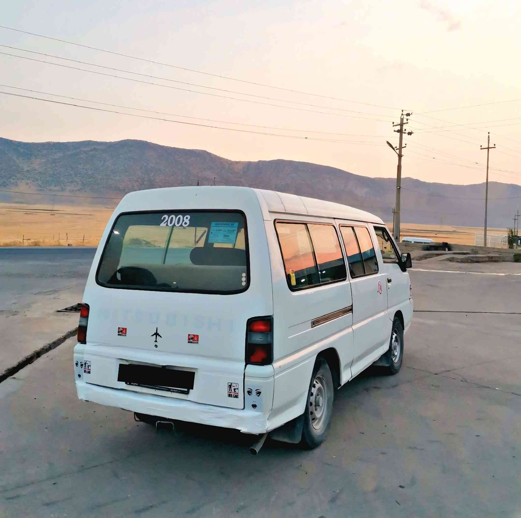 پاس مستر بۆشی 2008
گێروو مەکینەو اکسل بەشەرت 
تەحویل خرامە بەشەرت
تەبرید و مەرگەزی ئیش دەکات 
هەزەی نوێیە 
ئایپادوو کامێرایە
دەرگە کارەبایە
یەک دینار مەسرەفی نیە 
جائیزە بۆ ئیش کردن 
جێ جێ بۆیاغی هەیە سەقفوو شانی نیەتی
مشتەری پەیوەندیمان پێوە بکە 
***********
***********
