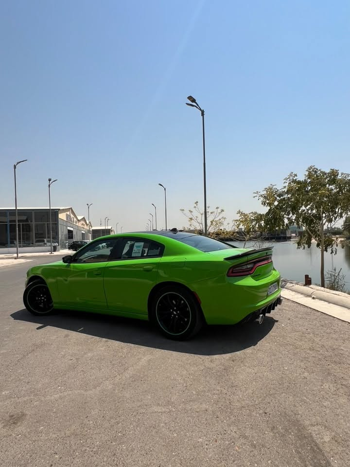 السلام عليكم البيع جارجر SXT الون مميز السعر 193 او بيها مجال تفاحي🍏  بلادي مديل 2017سيارة ماشية 73 جديدة كير محرك مكفول تخم تاير صدر جديد تبريد تدفئه رقم بغداد دولي بسمي داخله كلين صور الحادث بل منشور بل عراق باب خلفي صبغ بدون دواخل مكان السيارة بغداد ***********خاص مغلق 🔏
