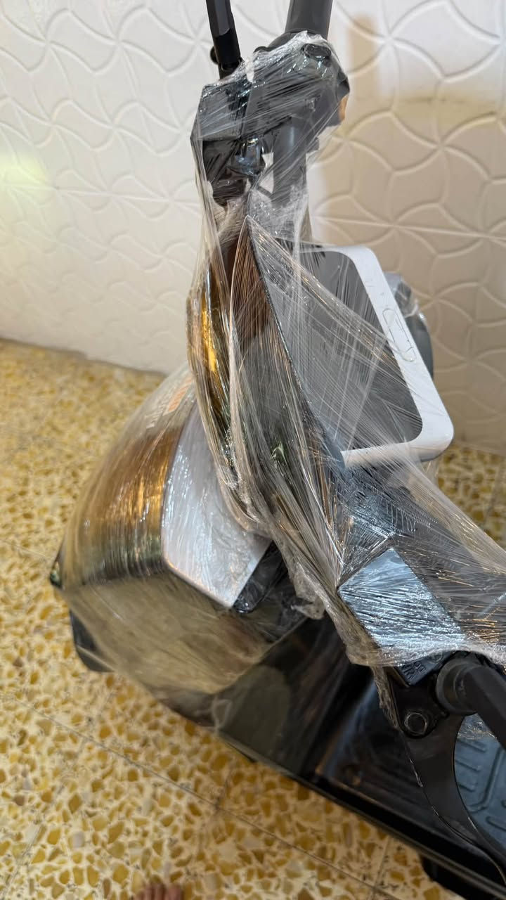 🚨 دراجة شحن للبيع بسعر 550 ألف وبيها مجال للشراي 🚨

السلام عليكم
⚡ دراجة شحن للبيع، كاملة ومكملة، 

🔹 السرعة: 60 كم/ساعة
🔹 6 بطاريات
🔹 سعة البطاريات: 32 أمبير
🔹 مساحة تخزين جيدة
🔹 ستاند جانبي وستاند كامل
🔹 بريكات أمامي وخلفي
🔹 دبل إشارة + إشارات يمين ويسار
🔹 لايت عالي وناصي
🔹 سماعة بلوتوث 🔊
🔹 شاحن تلفون 📱
الشاشة مالتها واكفه تصليحها 10 آلاف 

💰 السعر: 600 ألف دينار، وبيها مجال

📍 المكان: بغداد – الحرية – الدولعي

📞 للتواصل والاستفسار:
***********
