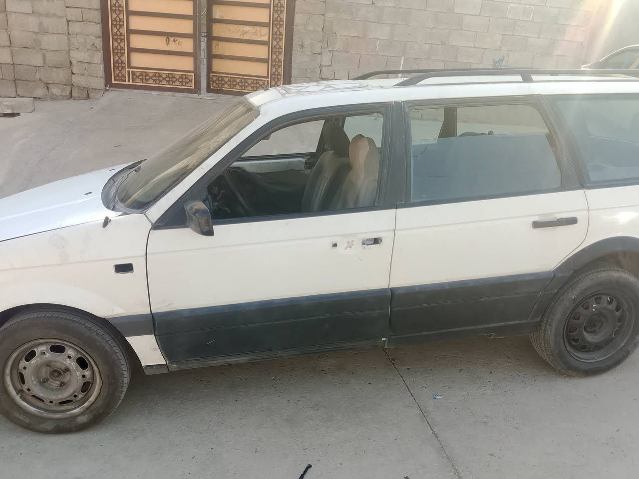السلام عليكم عندي سياره للبيع بسات موديل 91 السعر 17 ورقه رقم كركوك سنويه لل 2028مكاني موصل جانب الأيمن تصال ع ***********/***********
