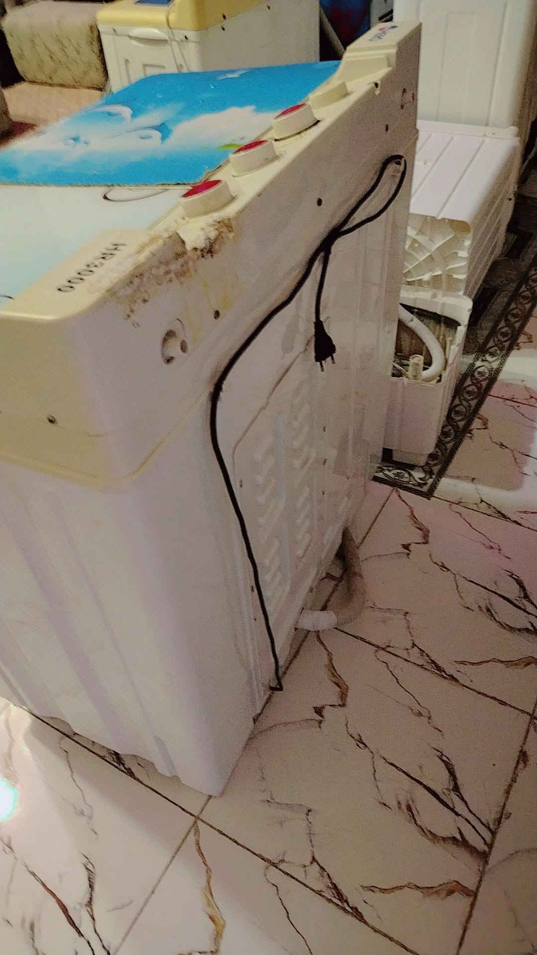 غسالات اثنين حجم كبير وحده اسمه هيرو حجم ٢٦كيلو بيع ٨٥وبيه مجال والثانيه هيتاشي الحجم الكبير ٢٦كيلو بيع ٩٠وبيه مجال بسيط والثالثه ابلازمه نوشبنال بدون قبق النشافه حجم ١٤كيلو بيع ٧٥ وبيه مجال بسيط والرابعه توشيبا ١٢كيلو بيع ٧٠ وبيه مجال بسيط كولهن شغالات مال ابيوت نضافه فول هاتف*********** بيه واتساب الي يريد يحجز اي وحده منهن
