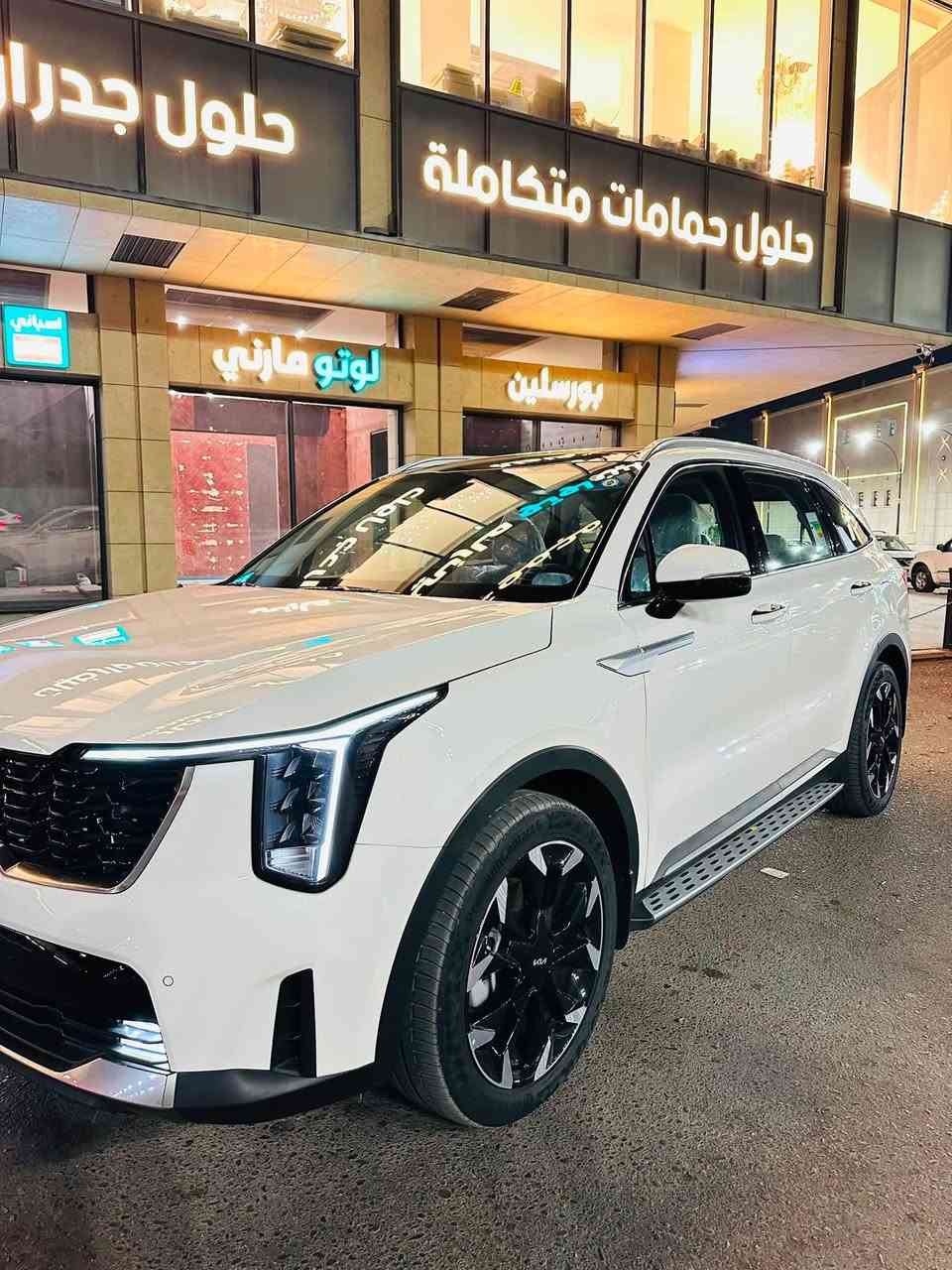 السلام عليكم سورتنو 2026 ضمان الدوليه بعدها ب الضمان حتى الدهن مال الشركه بعده موجود ماشيه 3600كم بأسمي تحول ثاني يوم 
.

السيارة مواصفاتها عالية جداً:
• شاشة وسطية كبيرة + شاشة عدادات ديجيتال

• مقاعد كهربائية
• بصمة وتشغيل ذكي
• دخول ذكي
• شحن لاسلكي
• Apple CarPlay / Android Auto
• مثبت سرعة
• تحذير النقطة العمياء
• تحذير خروج عن المسار ومساعدة المحافظة على المسار
• حساسات أمامية وخلفية
• تكييف أوتوماتيك
• تكييف للصفوف الخلفية
• تشغيل عن بُعد
• إضاءة LED
• جنوط ألمنيوم
• 7 ركاب
• درايف مود

السعر 35000$ وبيها مجال بسيط
مكانها زيونه خلف العاب بغداد 
***********
