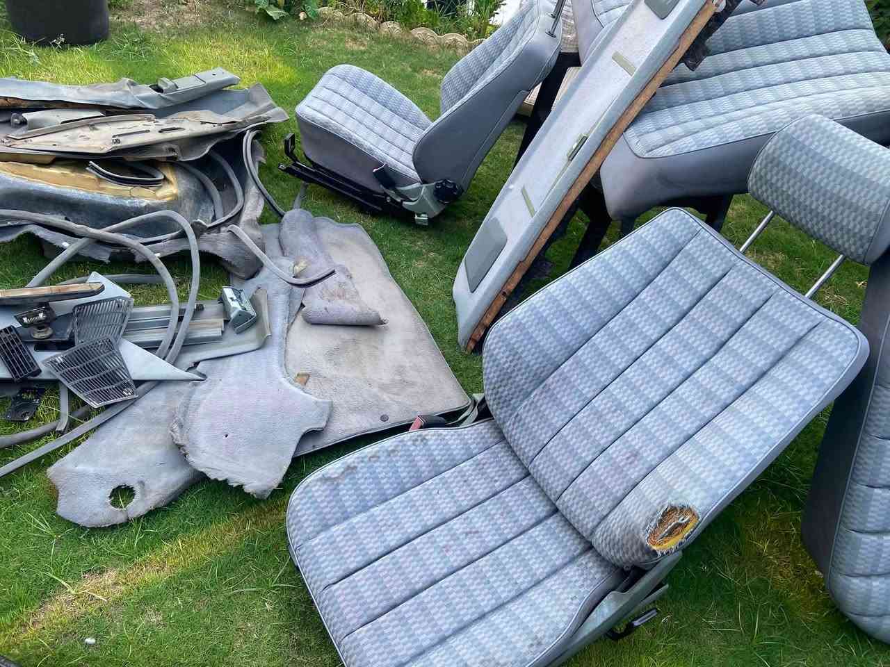 غرفه مال مارسيديس طيارين ١٩٠
سعر قفل 500 الف 
كامل كامل مكان أربيل 
فقط كامل بيع مو قطعه قطعه 
***********
