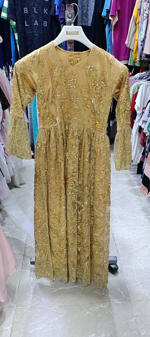عروضات جديدة وبضاعة جديده بمجمع أشرف العبيدي 
فستان 💃 بناتي ومحير 👗 فستان ماركة خليجي 
يتوفر جميع الوان 🌈 والأحجام والموديلات 👉 
بعرض خاص وبلاش بس ب 👈 5 الاف دينار فقط 🔥 
عنوان المجمع سوق الميثاق مجاور خياط البزاز قبل نهاية السوق للاستفسارالاتصال على الرقم ***********📞 أو على الوات ساب 📱🌹 وأهلا وسهلا بزبائننا الكرام 🌹 
      مع فتح بإله جديدة ليوم السبت الساعة 5 عصرا
