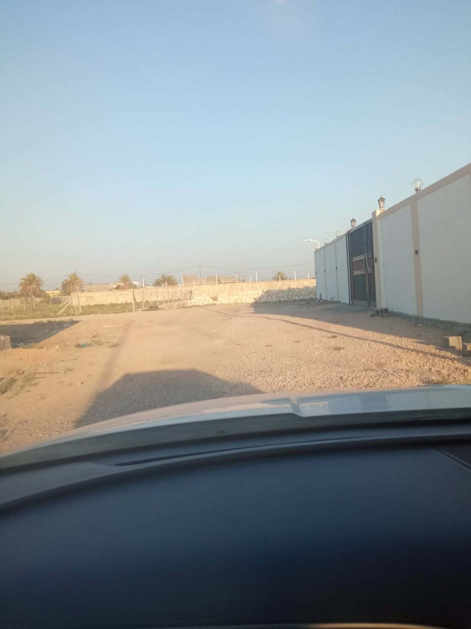 🔥 فرصة استثمارية مميزة – أرض للبيع 🔥
📍 الموقع: بزل حجي علي – شارع الرسول
📐 المساحة: 500 م²
📏 الواجهة: 12.5 متر
📏 النزال: 40 متر
📄 طابو زراعي 25
⭐ مميزات القطعة: ✅ بصف الركن
✅ تطل على 3 شوارع عرض كل واحد15م
✅ مناسبة للسكن أو الاستثمار
✅ متوفر ماء السقي 
✅ متوفر ماء الإسالة بجانب الشارع بوجه القطعه البوري الرئيسي
✅ متوفر الكهرباء
💰 السعر:39مليون دينار (قابل للتفاوض)
📞 للاستفسار: ***********
🌟 موقع مميز وسعر منافس... لا تضيع الفرصة!
