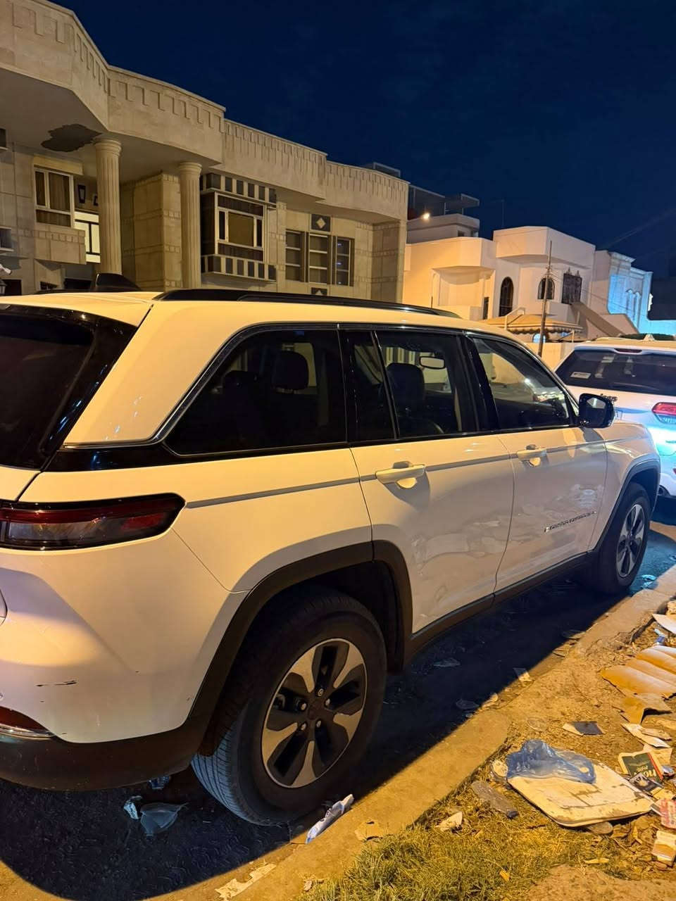 Jeep 2023 hybrid
ماشيه ٢٥ الف مايل 
جاملغ سرقه جهه السايق 
بدون ايرباك بدون لغد او شاصي 
٣ شاشات
كشنات جلد ميموري كهرباء 
صندوك كهرباء شفط
بغداد باسمي 
داخل اسود المرغوب 
مابيها اي نقص
للاستفسار مراسله واتساب او الاتصال على الرقم
***********
