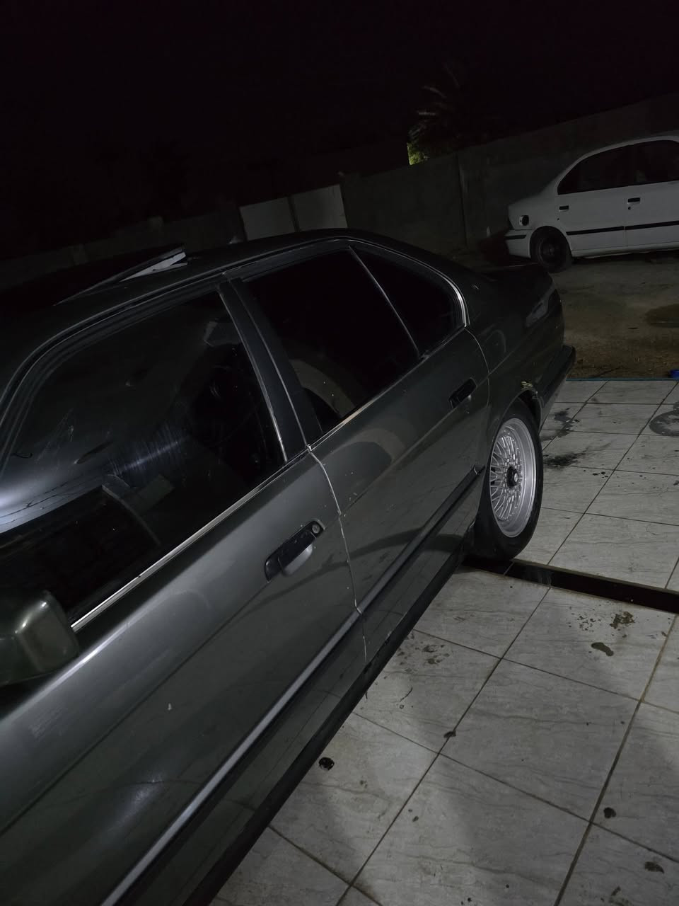#السلام_عليكم
للبيع_او_مراوس 
ب اي نوع سيارة عدك نزل
 BMW- 520i /1993
السياره معدله رياضي بل كامل 
اصل بليته وسنويه 520
مكينه مسكرعدل i20
كيرعادي
كيرومحرك مكفولات 
كلج  رياضي 
ويل bbsرياضي اصلي
 مو تجاري
رقم انبار دولي باسمي انكليزي  مشروع وطني سنوية 2030هزة جديدة شرط التحويل 
بجم عريض لايت سوارات 
بلاجكتورات وكشاف كله شغال
غرفه جلد كهرباء فول مواصفات جديدة كشنات كارتير جدد بلاد مو دوشمة 
صاج ملكي 
 جام كهرباء  
تنته وتكم. كنتارة بلكامل
بدون ظربه ولاخياس 
نظام صوتي احترافي
  سماعات دمام
صالنصه رياضي كاتم
منضومة بانزين جديده 
حداديه امامية خلفية جاهزة
 كل اكسسوارات السياره اصلية  ناقصها تبريد والباقي شوف لعين 
مكاني كربلاء 
السعر: 54وبيها مجال حك جيتك
*********** اتصال
***********واتساب
