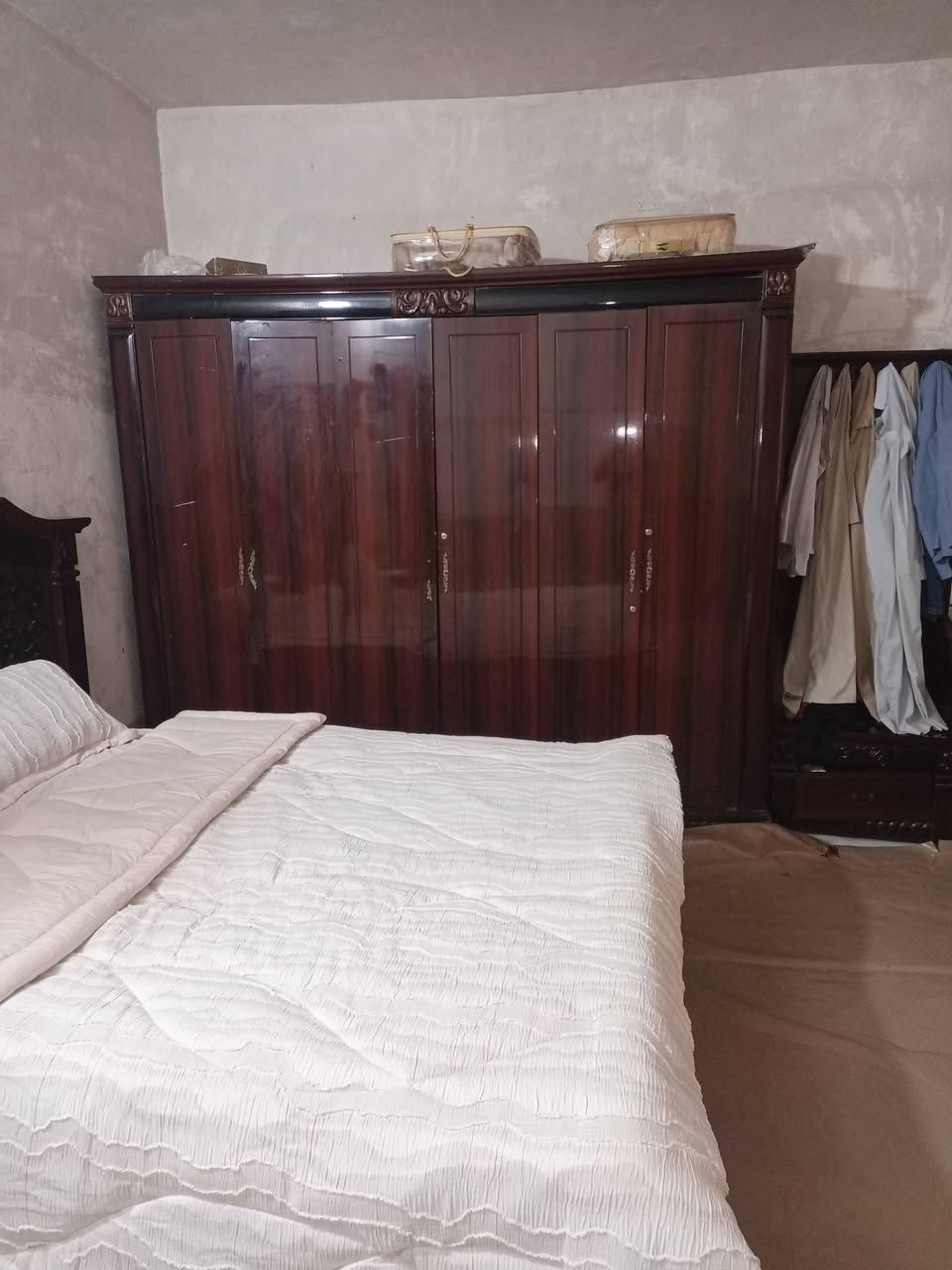 غرفه نوم للبيع بسعر 300
للاستفسار الاتصال على الرقم ***********
