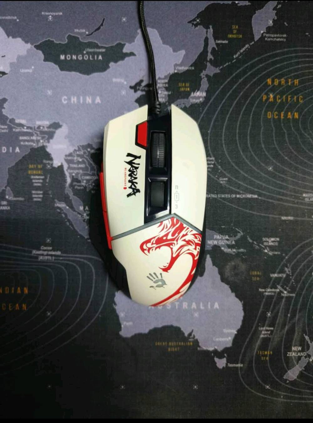 Bloody W95 Max Mouse
ماوس جيمنج احترافي واير من شركة Bloody 12,000 DPI
و سرعة استجابة فائقة تصل الى 2,000 هيرتز يحتوي اضاءة RGB و ازرار جانبية
السعر 35 الف و يوجد توصيل لكل العراق ب5 الاف مكاني بالانبار للاستفسار راسلني واتساب عالرقم ***********

اصلي من شركة بلودي و مستعمل لفترة متفاوتة كم شهر
حالة الماوس: ما بيه أي خدوش، كسر، أو مشكلة بالأزرار/السكرول/الـ RGB/السنسر
ماوس Bloody W95 Max نسخة Naraka Bladepoint
التوصيل ب5 آلاف اذا محافظات
داخل الانبار ب3 آلاف و اذا داخل هيت التوصيل مجاني مني