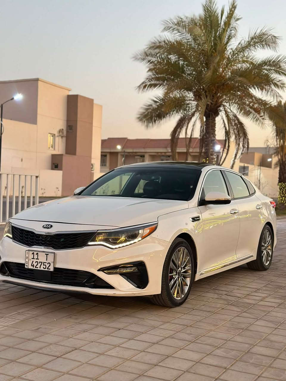 اوبتما 2019 sxl
فول مواصفات Sxl 
بانوراما
بصمة تشغيل وابواب
صندوق ذكي 
لايتات زنون 
سماعات كارديون هارمن 
رادار امامي وجانبي
اربع كامرات
كشنات الاماميه تدفئه وتبريد
كشنات خلفيه تدفئه
ستيرن تدفئه
كشنات خزن ميموري 
تحديد مسار 
كار بلي
مكانها كربلاء
ماشيه 78 الف
حادثها مرفق
و بابتين مبدلات نفس الون
السعر 137
***********
